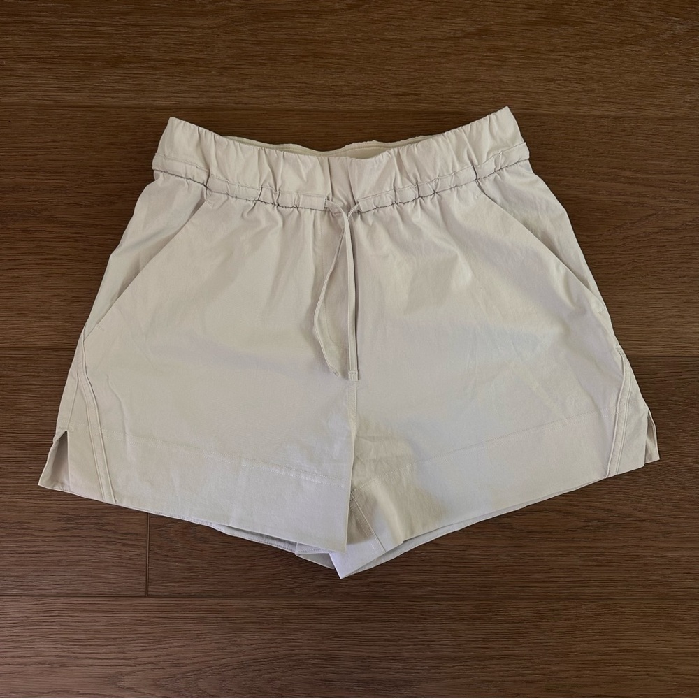 Lululemon Cinchable Waist High-Rise Woven Short 3.5"